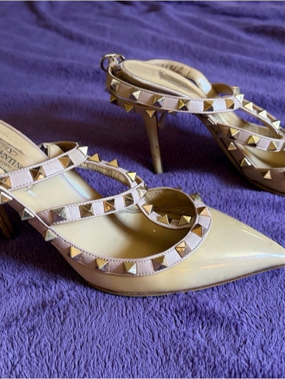 Valentino Garavani Nude Patent Leather Rockstud Strappy Heels - Project pair